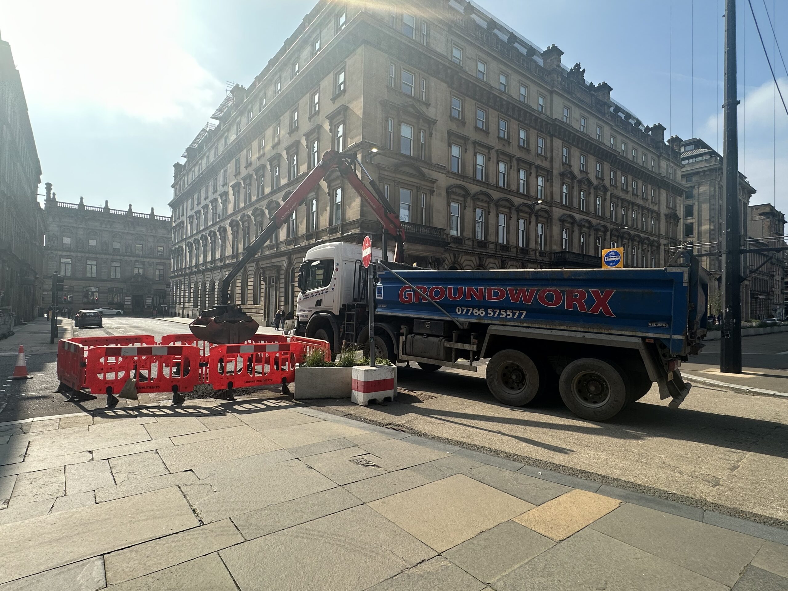 Read more about the article What Is Grab Hire? A Complete Guide to Efficient Waste Removal